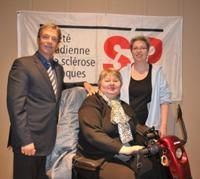 (Photo Simon Dessureault)Guy Frigon, conseiller municipal de la Ville de Blainville et président d honneur de la Marche, Johanne Marecki, secrétaire du conseil d administration de la Section Thérèse-De Blainville/Basses-Laurentides et Manuela Gremlich, directrice générale, lors de l annonce de l événement.