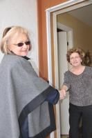 (Photo Simon Dessureault)Les citoyens ont ouvert la porte avec courtoisie à Diane Bourgeois.