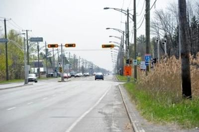 (Photo collaboration spéciale)La municipalité procédera à l installation de la signalisation appropriée aux intersections touchées par le règlement.