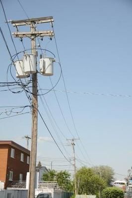 Le vent a privé d'électricité près de 8000 abonnés d'Hydro-Québec dans la région.