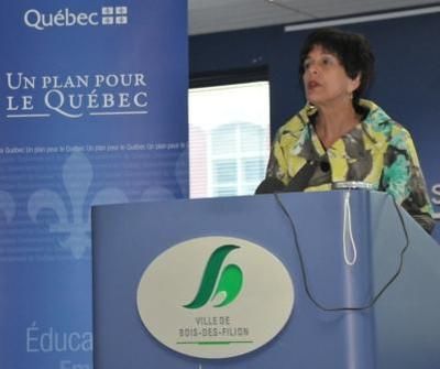 (Photo Simon Dessureault)Michelle Courchesne, ministre responsable de la région des Laurentides et Carole Lavallée, présidente du Conseil régional de développement social des Laurentides et représentante du développement social de la CRÉ lors de l annonce.