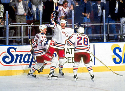Photo collaboration spécialeEn 1994, Stéphane Matteau comptait un but historique pour amener les Rangers à la finale de la Coupe Stanley. Depuis la fin de l été 2011, il est entraîneur adjoint avec l Armada de Blainville-Boisbriand.