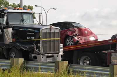 Collision entre véhicules et camions semi-remorque
