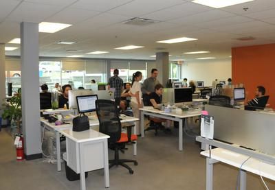 (Photo Josiane Yelle)Toute l'équipe de production travaille au siège social de Boisbriand.