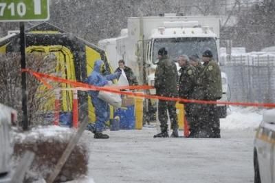 (Photo Simon Dessureault) Une équipe constituée de techniciens en identité judiciaire, d'experts en explosifs, de pompiers et d'ambulanciers était sur place pour encadrer le démantèlement.