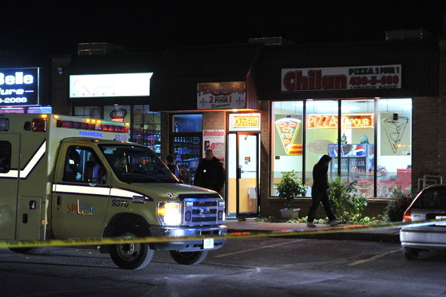 Mardi soir, peu avant 22h, au moins un suspect avait fait irruption à la pizzéria Chilan, située sur le boulevard Curé-Labelle, ouvrant le feu sur un homme.