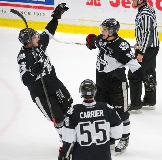 Stefan Matteau et Xavier Ouellet ont offert une excellente performance face au Titan. Le premier a marqué deux buts et l'autre a amassé trois points dans la victoire.