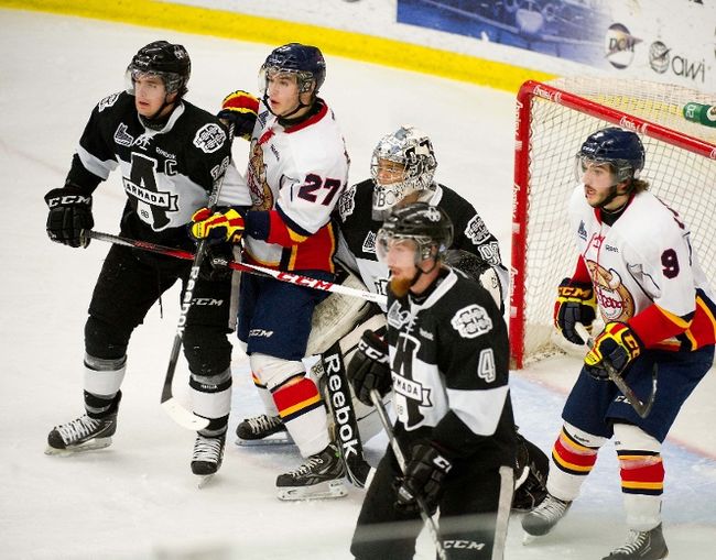 Le gardien Étienne Marcoux et le défenseur Xavier Ouellet (sur la photo) ne seront pas du match de l'Armada contre le Titan dimanche en raison de leur participation à la Super Série Subway. Les attaquants Cédric Paquette et Christopher Clapperton manqueront également le rendez-vous.