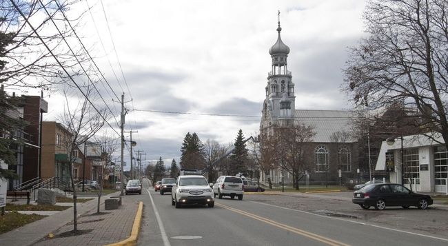 Les détenus incarcérés au pénitencier de Sainte-Anne-des-Plaines bonifient le nombre d’hommes célibataires vivant dans la municipalité.