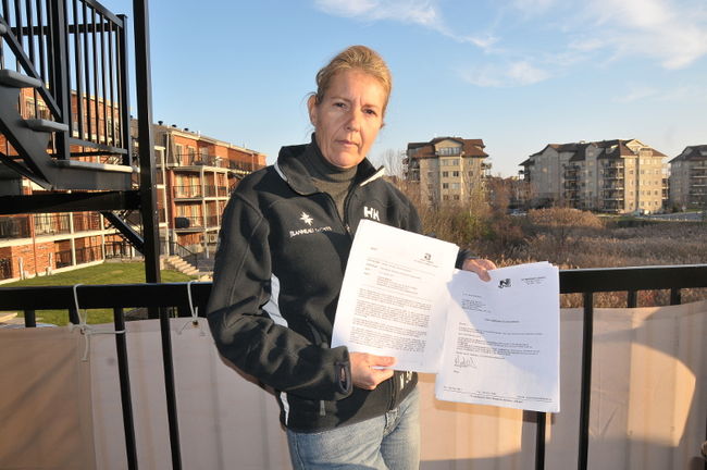 Annick Hupperetz a obtenu des documents qui démontrent qu'il y a eu des dépassements de coûts autorisés pour du déneigement dans le secteur du haut Sainte-Thérèse.