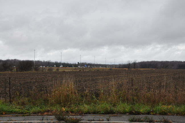 Cette superficie zonée agricole, à l’est de l’autoroute des Laurentides, entre la rue Victor et la côte Saint-Pierre, a été acquise par les Développements Miraval Inc, société représentée par trois hommes d’affaires.