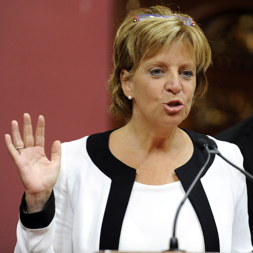Hélène Daneault a demandé des comptes jeudi aux responsables de l’Agence de santé et des services sociaux de Montréal qui auraient fermé les yeux sur des irrégularités dans les transactions immobilières du CUSM