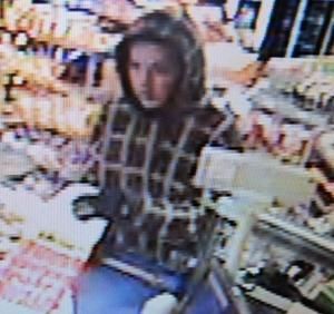 (Photo collaboration spéciale) Si vous possédez des informations qui permettraient d identifier cet individu, veuillez communiquer avec l enquêteuse Catherine Dumais du bureau des enquêtes criminelles de la Régie de police Thérèse-De Blainville au 450 435-2421 poste 3421.
