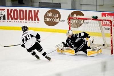 (Photo Écho de la Rive-Nord/Samuel Lafontaine) Tommy Giroux a aussi marqué lors de la troisième vague des tirs de barrage.