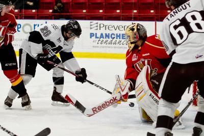 (Photo Écho de la Rive-Nord / Samuel Lafontaine) Samuel Hodhod (#26) a inscrit un tour du chapeau à son troisième match dans l'uniforme de l'Armada, jeudi soir face au Drakkar de Baie-Comeau.
