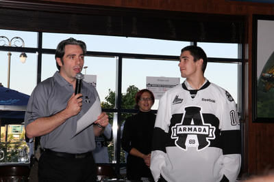 présentation des joueurs avec Joel Bouchard à Boisbriand -Nord de Montréal le 14 \Septembre\ 2011. Armada La cage aux sports] SYLVAIN CHAREST/L'ÉCHO DE LA RIVE-NORD/AGENCE QMI
