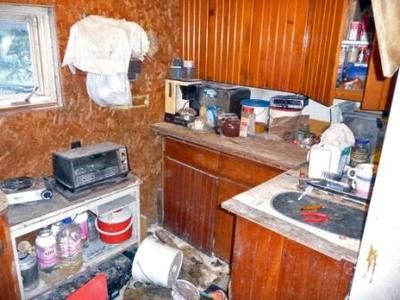 Seul et sans famille, un homme âgé de 60 ans demeure dans des conditions d'insalubrité qui dépassent l'imaginaire. Jean-Claude Plante vit avec ses 30 chats dans sa résidence à Sainte-Ursule en Mauricie depuis plusieurs années.GÉRALD/MON TOPO/AGENCE QMI