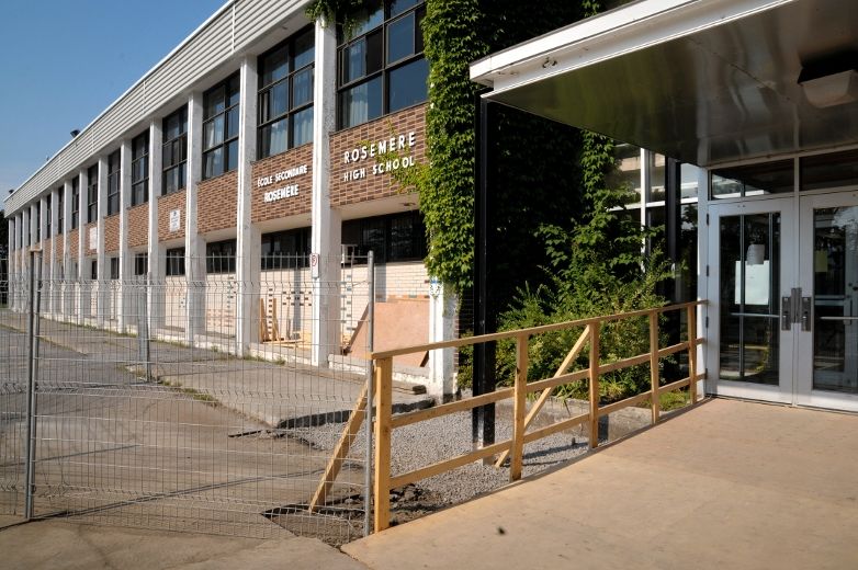 Façade de l'École Secondaire de Rosemère, le 2 Septembre 2011, à Rosemère, Québec.
TZARA MAUD/LE JOURNAL DE MONTRÉAL/AGENCE QMI