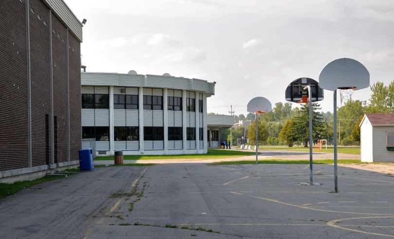 Façade arrière de l'École Secondaire de Rosemère, le 2 Septembre 2011, à Rosemère, Québec.
TZARA MAUD/LE JOURNAL DE MONTRÉAL/AGENCE QMI