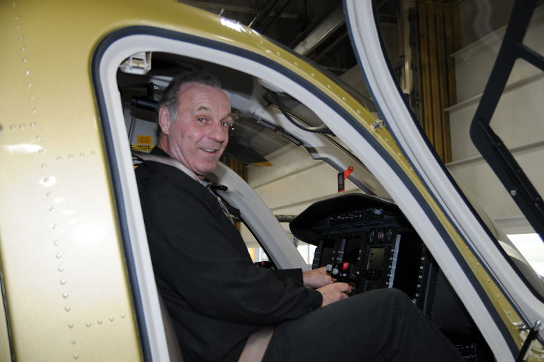 Guy Lafleur est «livreur» pour Bell Helicopter