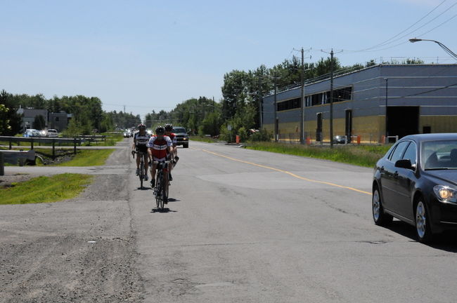 Il arrive que la route soit difficile à partager entre les cyclistes et les automobilistes. Chacun d’eux ont des règles à respecter.