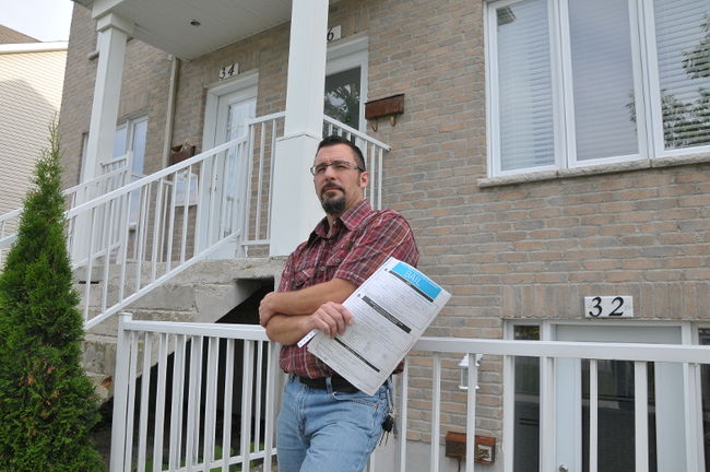 Les informations du bail de l’ancien locataire ne sont pas suffisantes pour le retrouver. Éric Dorion paiera donc les services d’un détective privé pour pouvoir le retracer.