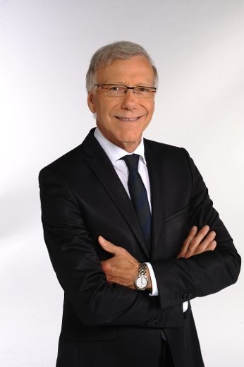 Pierre Bruneau, présentateur. 