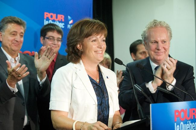 La candidate du Parti libéral du Québec dans Groulx, Linda Lapointe, a été présentée par le chef du parti et premier ministre du Québec, Jean Charest, lors d'une soirée partisane à Boisbriand, vendredi soir.