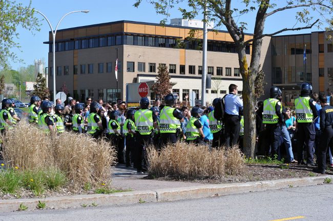 La grève étudiante à Lionel-Groulx a coûté plus de 107 000 $ en frais policiers.