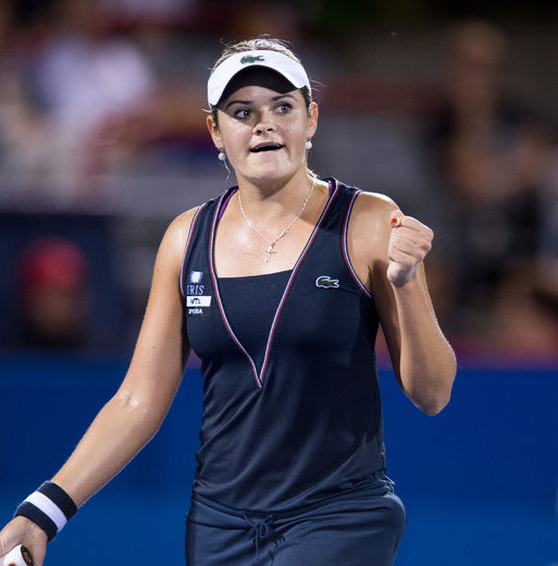 Aleksandra Wozniak a défait Eugénie Bouchard en deux manches de 6-2 mardi soir au Texas.
