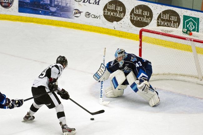 Ryan Tesink de l'Armada a déjoué Carl Hozjan pour le but de la victoire avec 1:55 à écouler en troisième période.