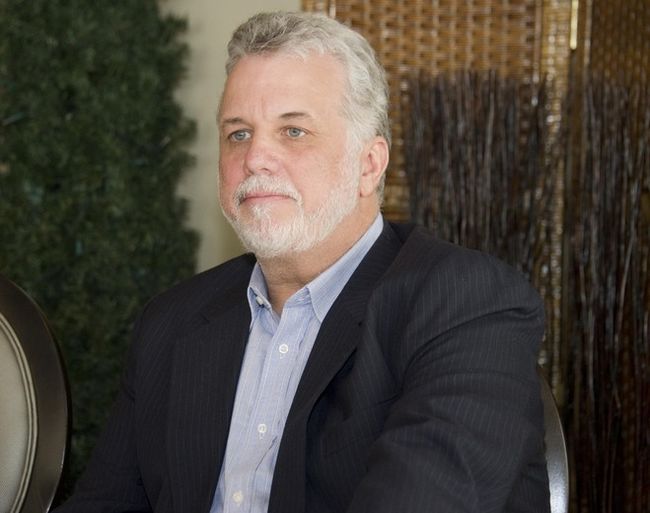 «De m’associer par la suite à des choses qui lui sont reprochées qui sont survenues après mon départ de la politique, franchement, c’est exagéré et mesquin à la fois, dit Philippe Couillard.