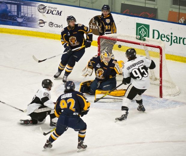 Les gardiens des Cataractes, Marvin Cüpper et Hugo Campeau, ont connu une soirée de travail difficile devant le filet.