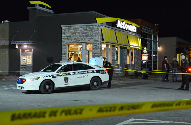 Un homme de 22 ans a été poignardé tôt samedi dans le stationnement du McDonald à Blainville.