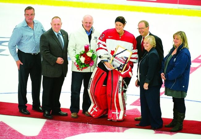 À sa première visite chez elle dans l'uniforme canadien, Charline Labonté a été honorée par quelques personnalités de Boisbriand.