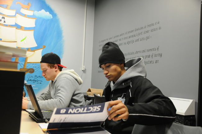 Les joueurs de l’Armada bénéficient d’une salle d’études au deuxième étage du Centre d’excellence Sports Rousseau.