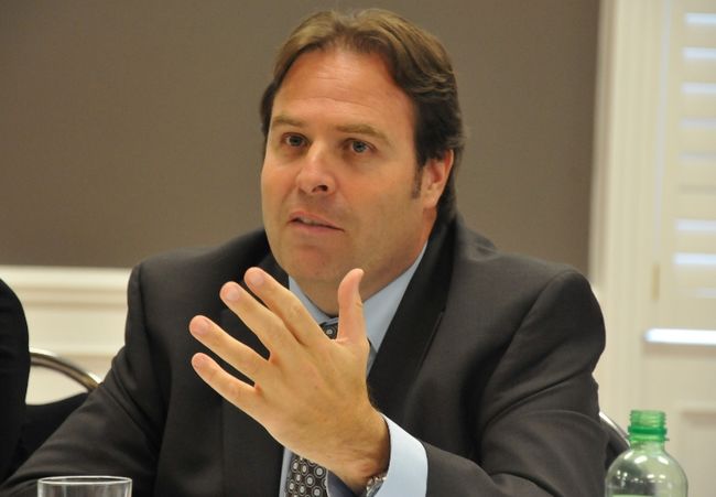 Le maire Paul Larocque ne veut pas que les générations futures soient les seules à payer pour le remplacement des infrastructures.