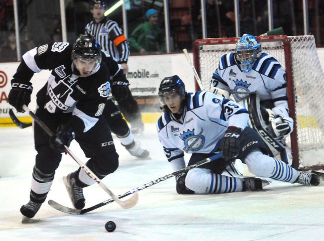 L'attaquant Cédric Paquette s'est blessé au poignet lors de la victoire de l'Armada face aux Saguenéens de Chicoutimi.