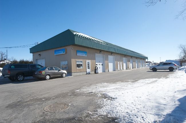 La police de Mirabel a saisi dans cet entrepôt du cannabis représentant près de 2M$.