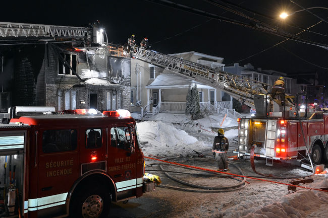 Un incendie a ravagé mercredi soir une résidence de Sainte-Thérèse.