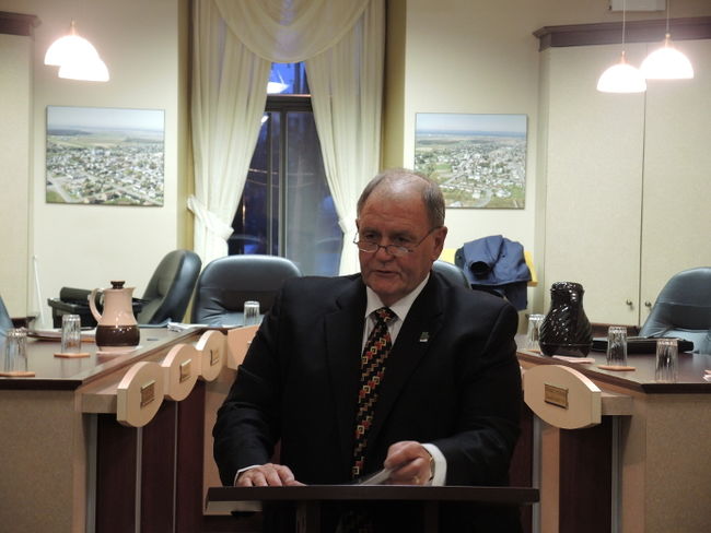 Le maire de Sainte-Anne-des-Plaines, Guy Charbonneau a trouvé « ridicule » les nouvelles normes en matière de financement électoral. 