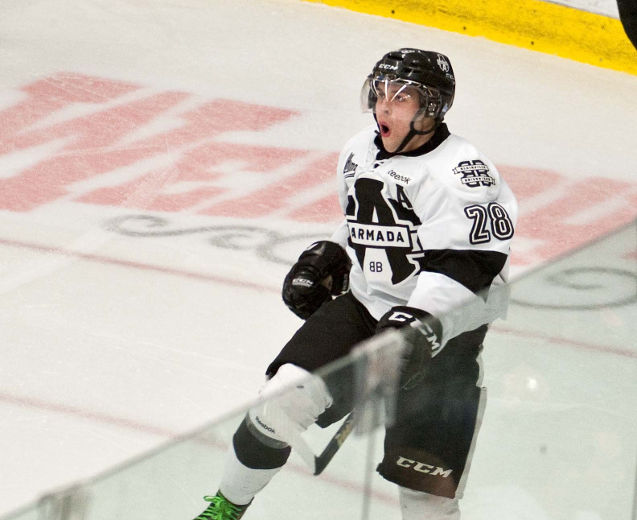 Le vétéran attaquant de 20 ans, Tommy Giroux, a marqué deux buts lors du quatrième match de la série face au Titan.