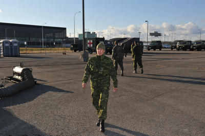 Des troupes du Royal 22e Régiment s'entraîneront ce weekend sur le site aéroportuaire de Mirabel.