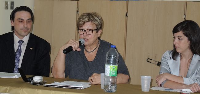 Le directeur général de Rosemère, Robert Lacroix, la mairesse Madeleine Leduc et Cynthia Darisse de Léger Marketing ont présenté les résultats d’un sondage visant à connaître le taux de satisfaction des citoyens. Les résultats sont légèrement à la hausse pour l’ensemble des services.