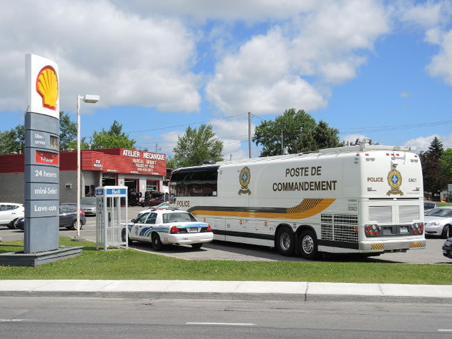 Le poste de commandement à été érigé au coin du Boulevard Labelle et de la Rue Blainville afin de permettre aux policiers de faire la lumière sur le meurtre de la jeune Sylvie Lacoursière le 18 avril 1989.