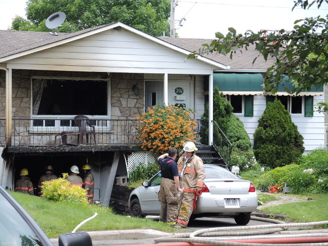 Le 201 Place Chayer à Boisbriand a été la proie des flammes. Une seule personne était à l'intérieur au moment de l'incendie.