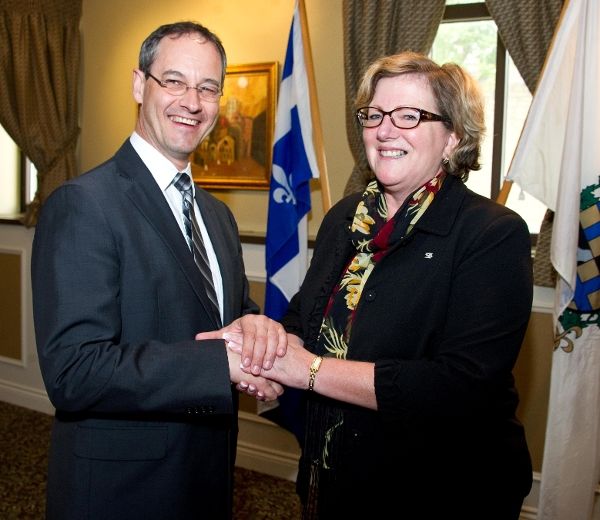 Le député Sylvain Pagé et la mairesse Sylvie Surprenant ont officialisé une contribution de 441 000$ du gouvernement du Québec pour le remplacement de conduites d'eau.
