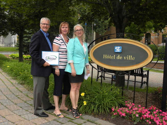 Vincent Arseneau, chef de Projet-Citoyen Équipe Vincent Arseneau, a présenté ses deux premières candidates. Lyne Bouchard et Sylvana Ross tenteront d’enlever les districts Marie-Thérèse et Ducharme.