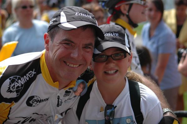 Luc Daigle a participé à un quatrième Tour CIBC Charles-Bruneau. Pour l’occasion, il a parrainé la jeune Rose-Gabrielle avec qui on peut l’apercevoir.