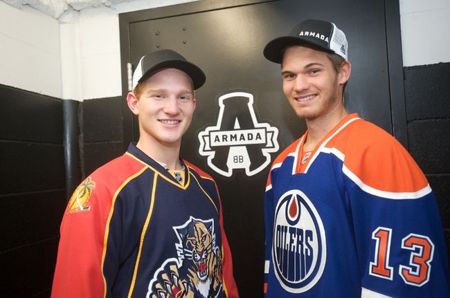 Marc-Olivier Roy et Christopher Clapperton portent fièrement leurs nouvelles couleurs.
